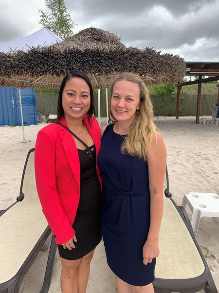 Khanh Tran und Rieke Bredehoeft von Nuvias sind immer charmant zur Stelle und sorgten sich für das Wohl der Gäste in München. (Bild: IT-BUSINESS)