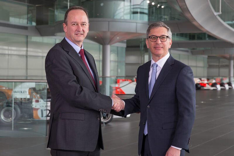 Jonathan Neale, Vorstand der McLaren Technology Group (l.) und Ilan Levin, Vorstand von Stratasys, besiegelten die vierjährige Partnerchaft beider Unternehmen. (McLaren)