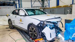 Vier Sterne hat der Vinfast VF8 geschafft. Der Hersteller aus Vietnam will sich weiter verbessern. (Bild: Euro-NCAP/ADAC)