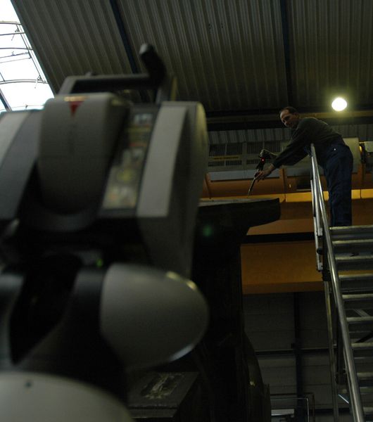 Vermessen bedeutet hier Handarbeit. (Bild: Hexagon Metrology)