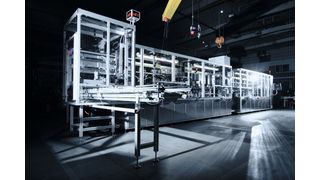 Lineartakter mit zwei integrierten Lasern und insgesamt 36 Stationen: Bei zwölf Takten pro Minute werden auf zwei Bahnen rund zehn Millionen Diagnose-Cartridges pro Jahr für ein automatisches Laborsystem gefertigt. (Contexo)