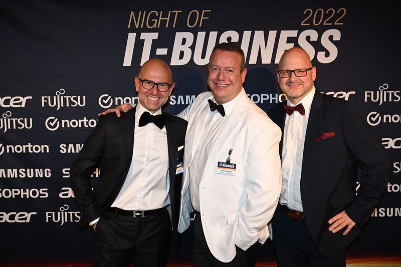 Das ZOTAC Team (l.) Maciej Wieczorek und Horst Günther, mit Ralf Schweitzer (m. GSD). (Bild: Hannes Magerstädt)