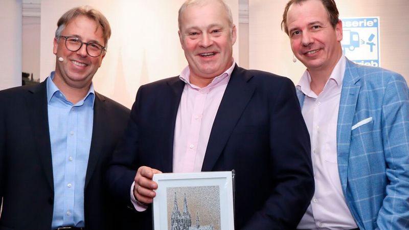 Von links: ZKF-Präsident Arndt Hürter, ZDK-Vizepräsident Detlef Peter Grün und Obermeister Stefan Bäckmann.(Bild:  Kfz-Innung Köln)