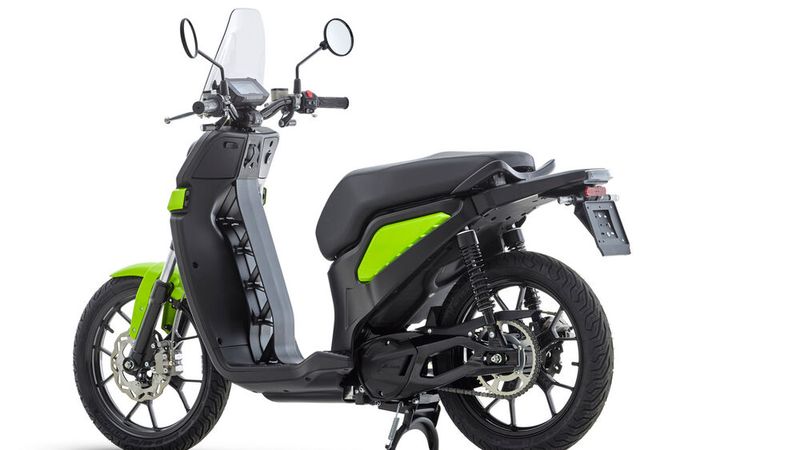 Ungewöhnlich für einen E-Scooter: Der Motor überträgt seine Kraft per Kette ans Hinterrad. (Bild: Motori Minarelli)