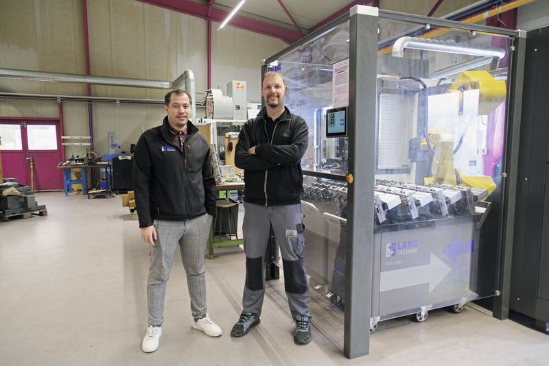 De g. à d. : Ahmed Khelil, responsable commercial chez LANG Technik Schweiz AG et Frédéric Pobelle, directeur de Alpin Mécanique Sàrl.  (Source : MSM)