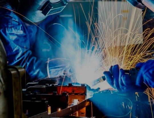 Wer sich beim Schweißen auskennt, dem stehen viele berufliche Tore in der Metallbearbeitung offen. Deshalb bündeln die Hochschule Bremen und das SLV Hannover zu diesem Thema ihre Lehrexpertisen. Hier mehr dazu ...(Bild:  Die Verbinder)