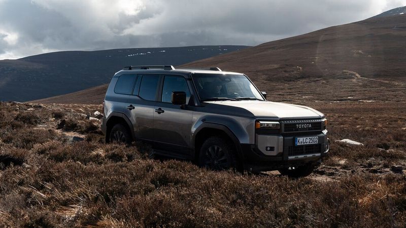 Mit dem neuen  Land Cruiser lassen sich auch entlegene Orte erobern.  (Bild: Toyota)