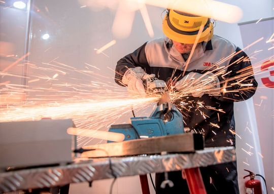 Heißes Eisen! Das Münchner Ifo-Institut offenbart die neuesten Zahlen zum Facharbeitermangel. Der Juli hat dabei bisherige Höchstmarken gebrochen. Was das im Einzelnen heißt, zeigt dieser Bericht.(Bild:  P. Königsreuther)