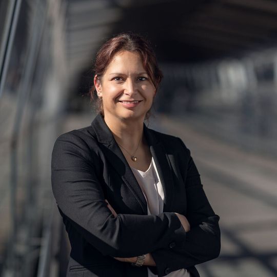 Nadine Riederer, Avision: „Die Wahl der Programmiersprache ist und bleibt eine Wette. Etablierte Sprachen haben dabei eindeutig die besseren Quoten, wenn es um die langfristige und sichere Planung geht.“ Nadine Riederer, Avision: „Die Wahl der Programmiersprache ist und bleibt eine Wette. Etablierte Sprachen haben dabei eindeutig die besseren Quoten, wenn es um die langfristige und sichere Planung geht.“