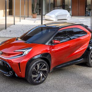 Der Prologue tritt kräftiger auf, mit vier weit in die Ecken gerückten Rädern.(Bild:  Toyota)