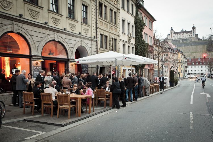 Das Lammbock punktete mit einem schönen Blick auf die Würzburger Festung. (Foto: Bausewein)