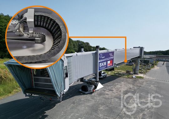 Pünktlich in die Sommerferien: In der automatisierten Fluggastbrücke von Reel sorgen Energieketten und Leitungen von igus für eine hohe Ausfallsicherheit im Flughafenbetrieb.(Bild:  igus)
