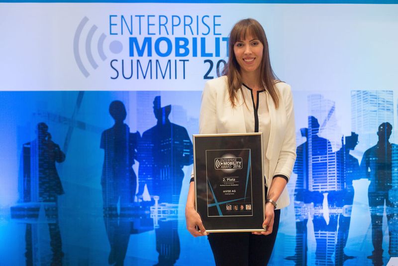 Carolin Herbert nahm den Preis für SaleSphere der mVISE AG entgegen. In der Kategorie Business Process Mobilisation war das der 2. Platz. (www.offenblen.de)