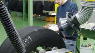 Die Runderneuerung von Lkw-Reifen ist ein wichtiger Erfolgsfaktor für Transportunternehmen – denn dadurch lassen sich Kosten senken. (Bild: Goodyear)