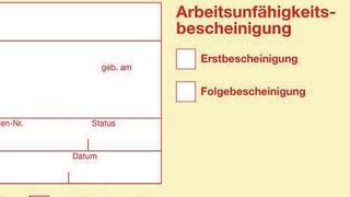 Vorerst bleibt der „gelbe Schein“ noch bis zum 1. Januar 2023 im Einsatz. Weil es Verzögerungen bei der Umstellung auf die digitale Krankmeldung gibt, müssen Arbeitgeber nicht wie ursrpünglich geplant die Krankmeldung schon ab Juli elektronisch abrufen.   (Pfaff/»kfz-betrieb«)