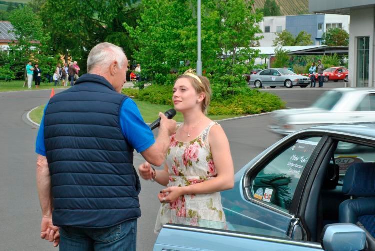 Auch mit von der Partie: eine echte Prinzessin - nämlich die Weinprinzessin Silvia Teel aus Retzstadt. (Dominsky)