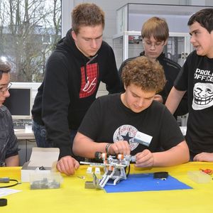 Bei der Robot Competition konstruierte jedes Team einen eige-nen Roboter.