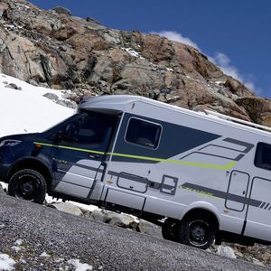 Bei Berg- und Talfahrten dürfte der über drei Meter hohe und 6,89 Meter lange ML-T (Bild) allein schon wegen des großen, hinteren Überhangs früher an seine Grenzen stoßen als der Grand Canyon S mit einem Längenmaß von 5,93 Meter.(Bild:  Erwin-Hymer-Gruppe)