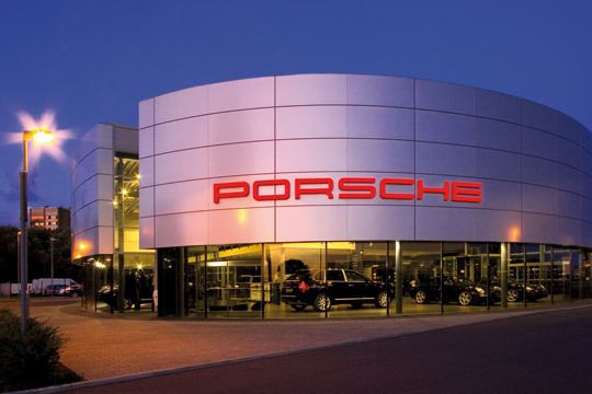 Kittner ist auch im Baltikum als Importeur und Händler aktiv. Hier: Das Porsche-Zentrum Riga. (Archiv: Vogel Business Media)