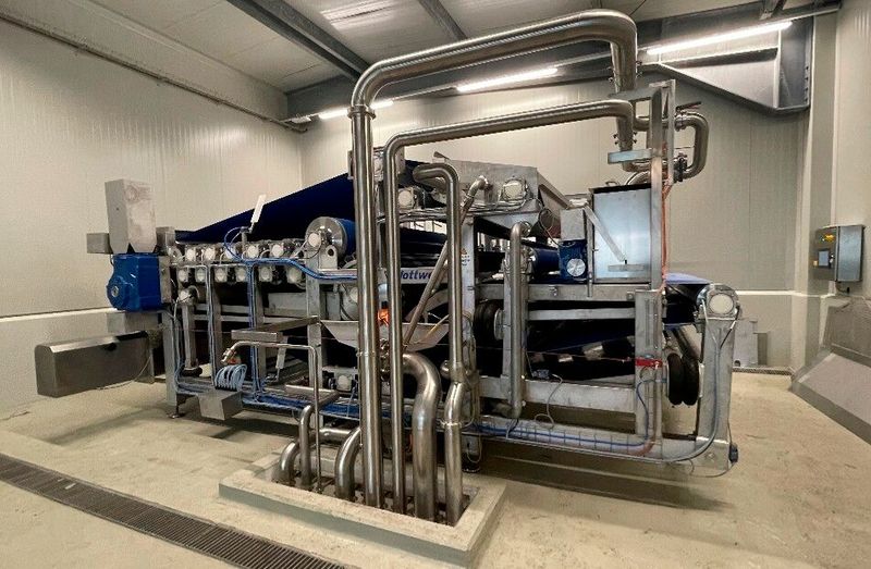 Typische Installation einer Bandpresse für die Lebensmittelproduktion (Bild: Flottweg)