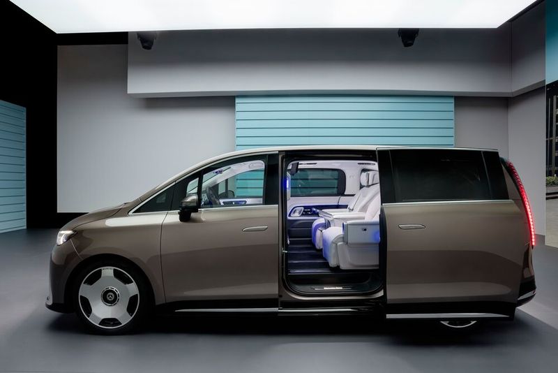 Die Luxus-Einzelsitze im Fond bieten einen Sitzkomfort wie in der Business-Class. (Bild: Mercedes-Benz)