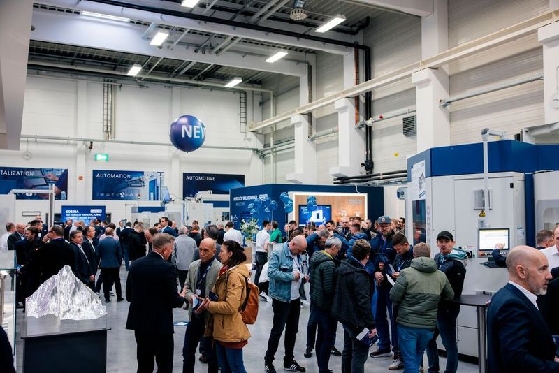 Mehrere Tausend Teilnehmer hatten sich für die Messe angemeldet. Der Event bei Grob in Mindelheim entwickelt sich immer mehr zu einem Pflichttermin im Kalender metallbearbeitender Unternehmen.  (Bild: Grob)