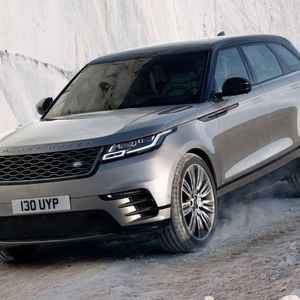 (Land Rover)