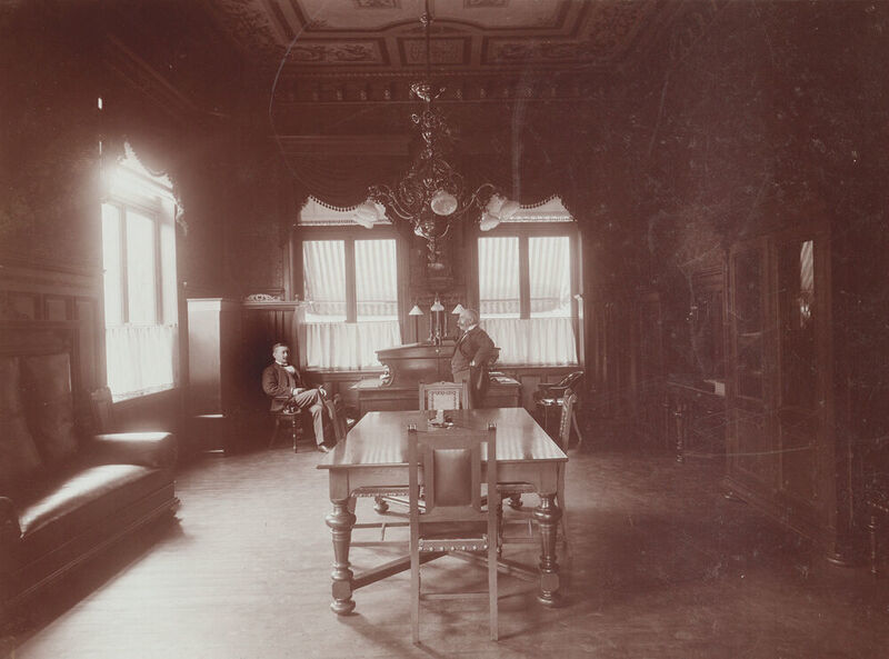 Das gemeinsame Vorstandszimmer (Direktorenbüro) von Adolf Prinzhorn und Siegmund Seligmann 1890. (Continental AG)