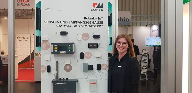 Bopla  Bopla Gehäuse Systeme entwickelt und produziert Elektronikgehäuse aus Kunststoff und Aluminium sowie Eingabeeinheiten wie beispielsweise Touchscreens und Folientastaturen. Die Gehäuseanwendungen kommen unter anderem in Geräten zum Einsatz, die für IoT-Anwendungen genutzt werden. Mehr Informationen unter  www.bopla.de   (Bild: Vogel Communications Group)