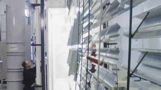 Surtec 609 A Zetaclin auf feuerverzinkten Stahlprofilen bei der Bearbeitung. (Archiv: Vogel Business Media)