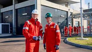 RWE and Shell also want to develop new green hydrogen solutions for industrial customers, focused on the Shell Energy & Chemicals Park Rheinland in Germany, Shell sites in Rotterdam and Moerdijk in the Netherlands, and on customers in their immediate vicinity. (RWE)