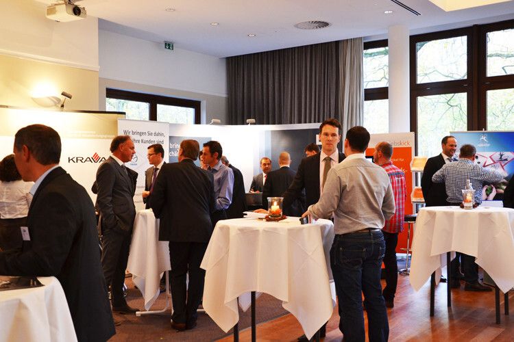 In den Pausen blieb genügend Gelegenheit, um die zahlreichen Stände der Sponsoren zu besuchen. (Foto: Mauritz)