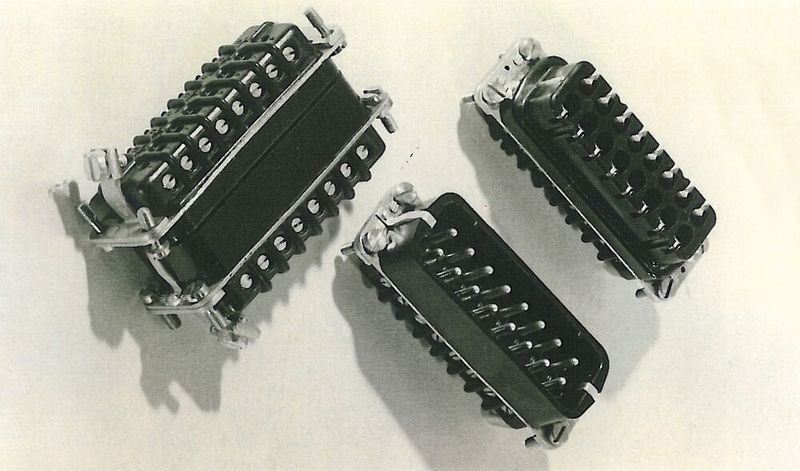 Steckverbindergeschichte:  Im Markt erfolgreiche Steckverbinder wie dieser frühe HAN-Steckverbinder aus den 1950er-Jahren wurden im Laufe der Jahre in vielen Varianten weiterentwickelt.(Bild:  Harting)
