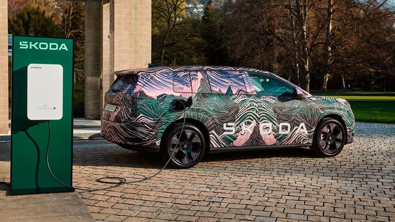 Der Skoda Peaq soll sich am DC-Lader mit maximal 195 KW in 28 Minuten von 10 bis 80 Prozent regeneriert. (Bild: Skoda)
