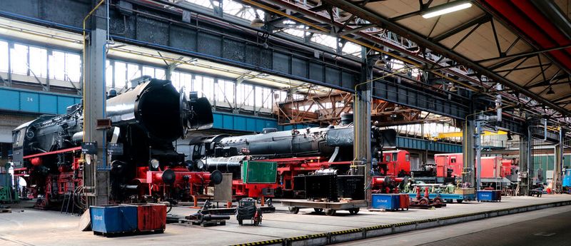 Das Dampflokwerk Meiningen setzt jedes Jahr rund zehn bis zwölf historische Dampfloks, zudem einige Wagen, E-Loks sowie moderne Eisenbahn-Drehkrane und Schneeräum-Schienenfahrzeuge instand. Trumpf-Technik hilft dabei...