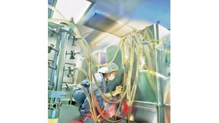 Proteine aus dem Biolabor: Ein gentechnisch hergestelltes Eiweißmolekül hilft bei der Bluterkrankheit. Regelmäßig injiziert, ersetzt der Blutgerinnungsfaktor VIII die körpereigenen Proteine bei den betroffenen Patienten. Für die Kogenate-Herstellung wird hochreines Wasser benötigt. (Bild: Peter Ginter/Bayer Healthcare)