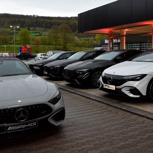 Die mittelfränkische Autohausgruppe Wüst & Weigand hat ihren Weißenburger Standort umgebaut.(Bild:  Simon – VCG)