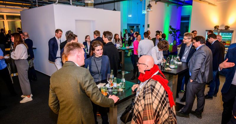 Networking im O-Werk. (© ZenDiS)