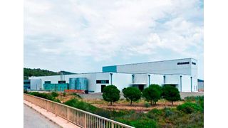 Der italienische Leuchtenhersteller Disano setzt bei der Modernisierung seines Automatiklagers auf das Intralogistik-Know-how von Viastore. Dabei handle es sich um ein komplette Retrofit. (Viastore)