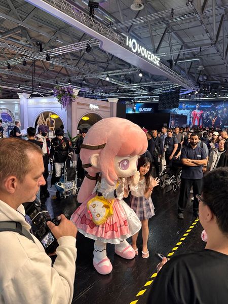 Unique ist auch dieses Outfit, da es ein Charakter aus einem Spiel ist. (Bild: Vogel IT-Medien)