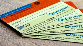 Scheckkartengroß und unter Umständen lebensrettend: der Organspendeausweis. (gemeinfrei)
