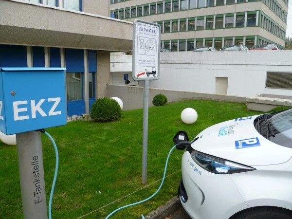 Rein elektrisch unterwegs: Werner Hillebrand-Hansen fuhr 1375 km in 2 Tagen von München nach Barcelona mit dem Renault ZOE (Bild: eRUDA.de)