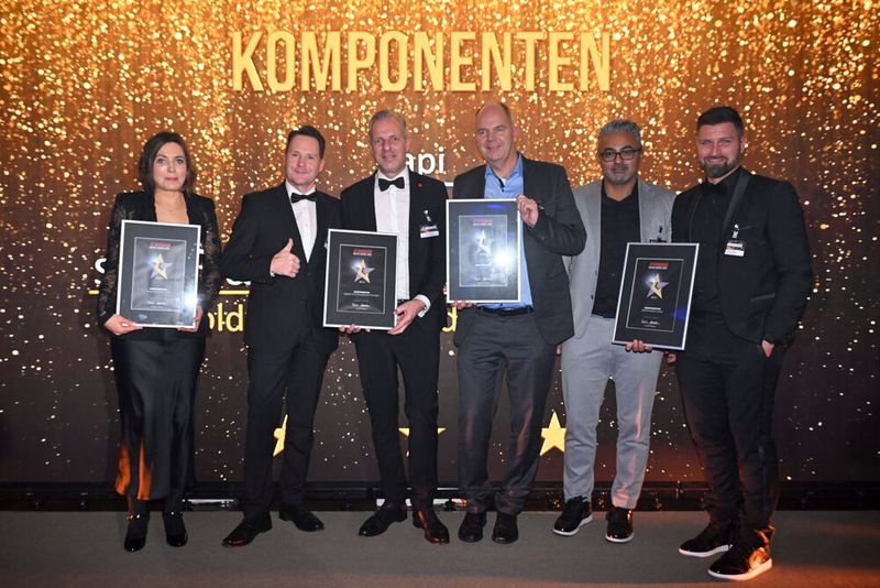 Die Gewinner in der Kategorie „Komponenten“: Judith Öchsner, DexxIT (Gold), Markus Hollerbaum und Björn Siewert, Siewert & Kau (Gold), Achim Heyne, Api (Platin) sowie Murat Arpaci und Andreas Bajohr, BAB (Gold) (Bild: Hannes Magerstädt)