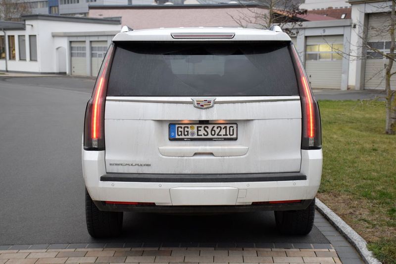 1,90 Meter ist der Escalade hoch. (Schreiner/»kfz-betrieb«)