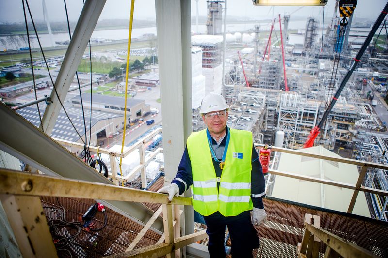 Insgesamt werden 135,.000m³ Anlagenvolumen mit Arbeitsbühnen und Montageplattformen eingerüstet.Hinweis: Einen Link zu dem kompletten Fachbeitrag zum Turnaround in Rotterdam unseres Kollegen Dominik Stephan finden Sie am Ende der Bildergalerie.  (Ruppografie - Nadine Rupp)