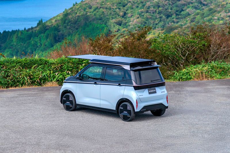 Mit ausgezogenem Zusatzmodul sind bis zu 500 Watt möglich. Die notwendige Parkfläche bleibt dabei gleich. (Bild: Nissan)