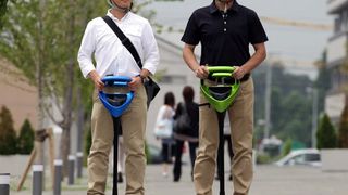 Elektrisch unterwegs: mit dem Toyota Winglet (Bild: Toyota)