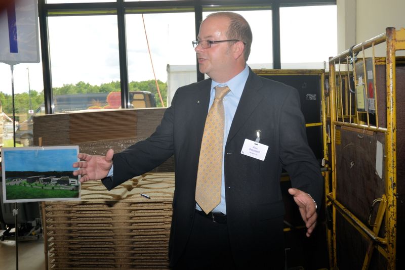 Klaus Detambel, Teamleiter im Account Management von Herweck, informierte die Besucher über die Rahmendaten des Projekts. (IT-BUSINESS)