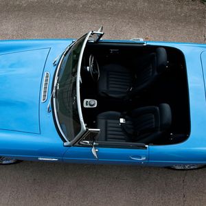 Für Zeitgenossen, die schon heute einen elektrifizierten MG besitzen wollen, bleibt aktuell nur der Weg zurück nach vorne. In Großbritannien hat sich das Unternehmen RBW Classic Electric Cars darauf spezialisiert, neben anderen Klassikern den legendären MGB in ein modernes E-Mobil zu verwandeln. (Bild:  RBW)