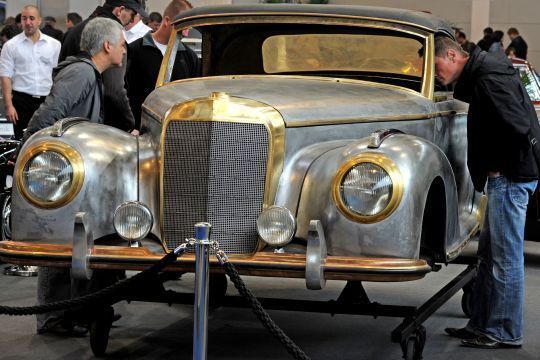 Nicht nur fertig restauriert interessant: Mercedes 300 Cabriolet. (Archiv: Vogel Business Media)
